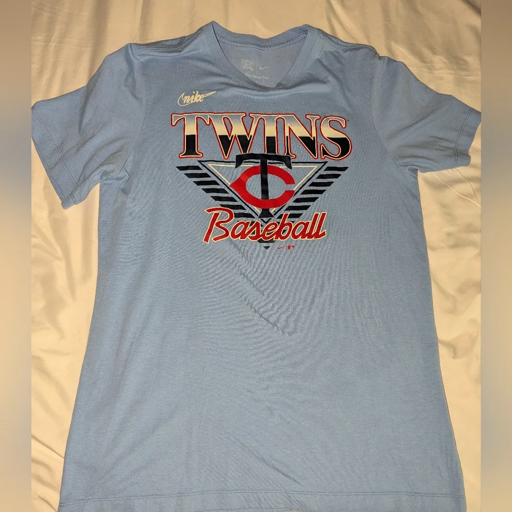 Nike Adult Large Cooperstown Minnesota Twins Light Blue Graphic Short Sleeve Tee
